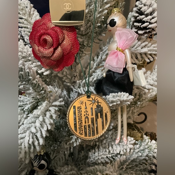 David Yurman 2024 Ornament - Picture 3 of 3